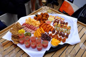 amsterdamboothuur-catering-aan-boord-e1458571176251